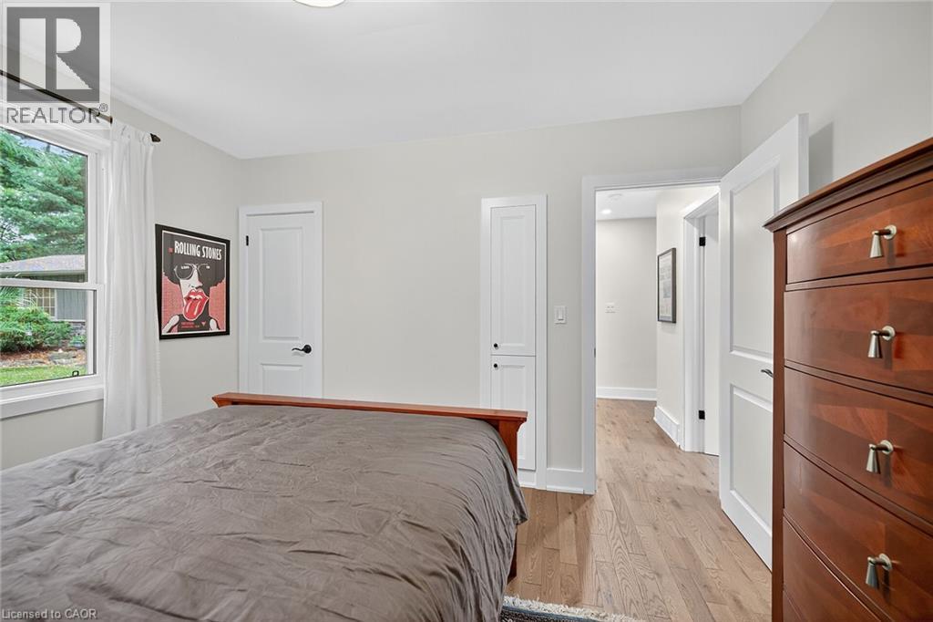233 Townsend Avenue, Burlington, ON - Indoor Photo Showing Bedroom