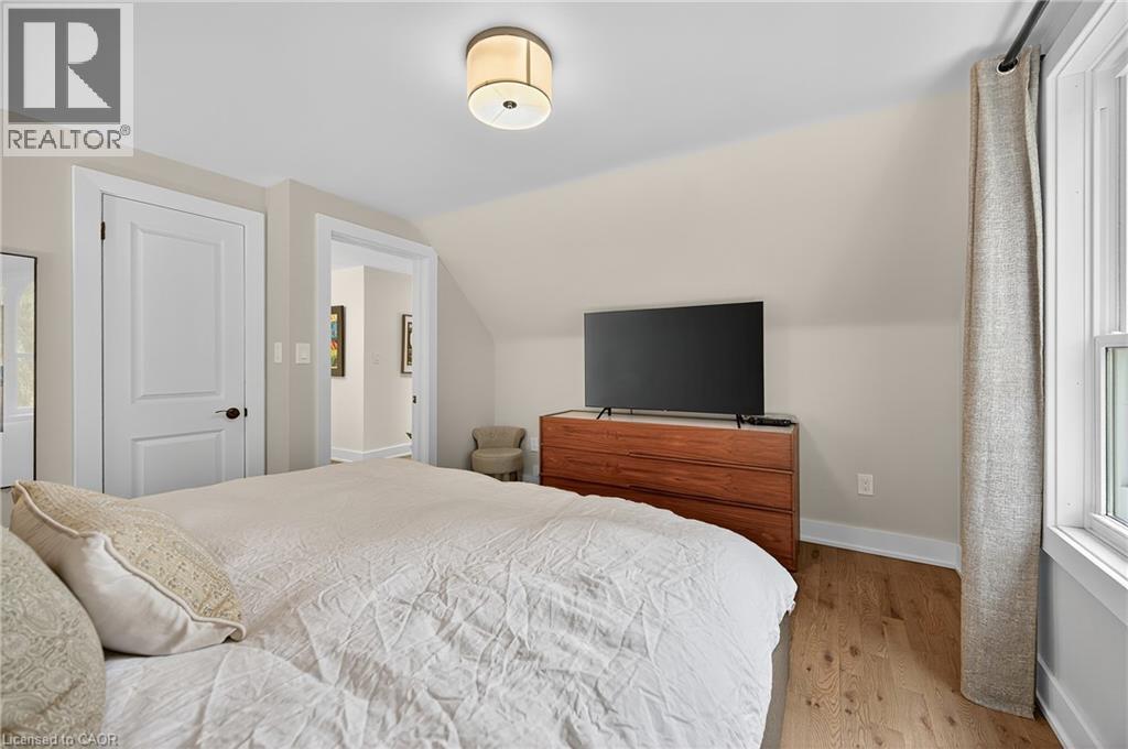 233 Townsend Avenue, Burlington, ON - Indoor Photo Showing Bedroom