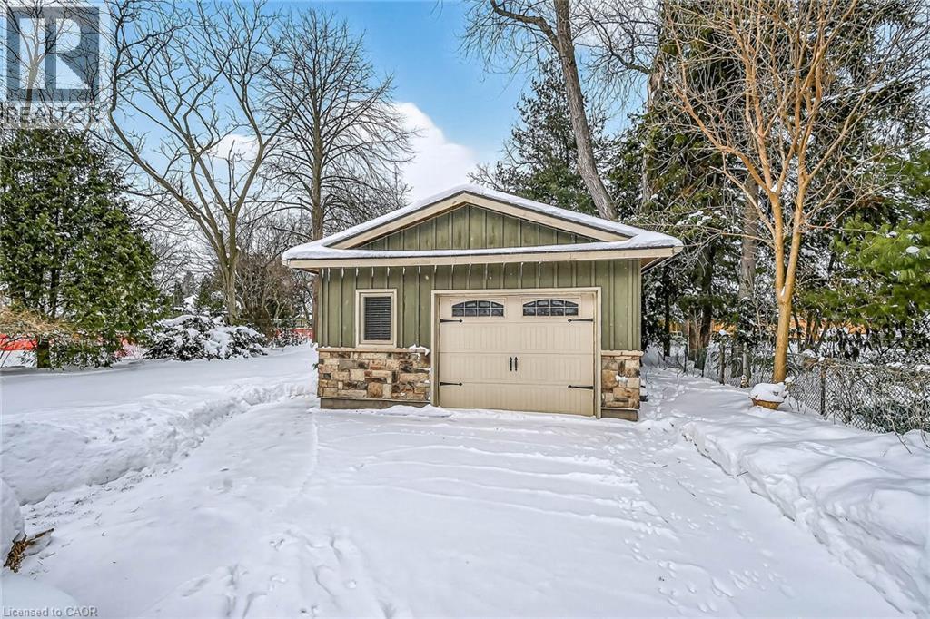 233 Townsend Avenue, Burlington, ON - Outdoor