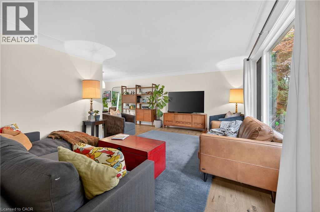 233 Townsend Avenue, Burlington, ON - Indoor Photo Showing Living Room
