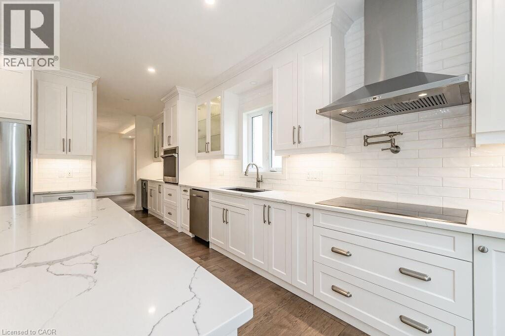 346 Lexington Road, Waterloo, ON - Indoor Photo Showing Kitchen With Upgraded Kitchen