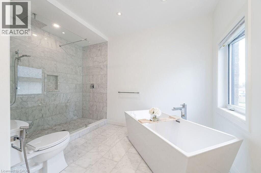 346 Lexington Road, Waterloo, ON - Indoor Photo Showing Bathroom