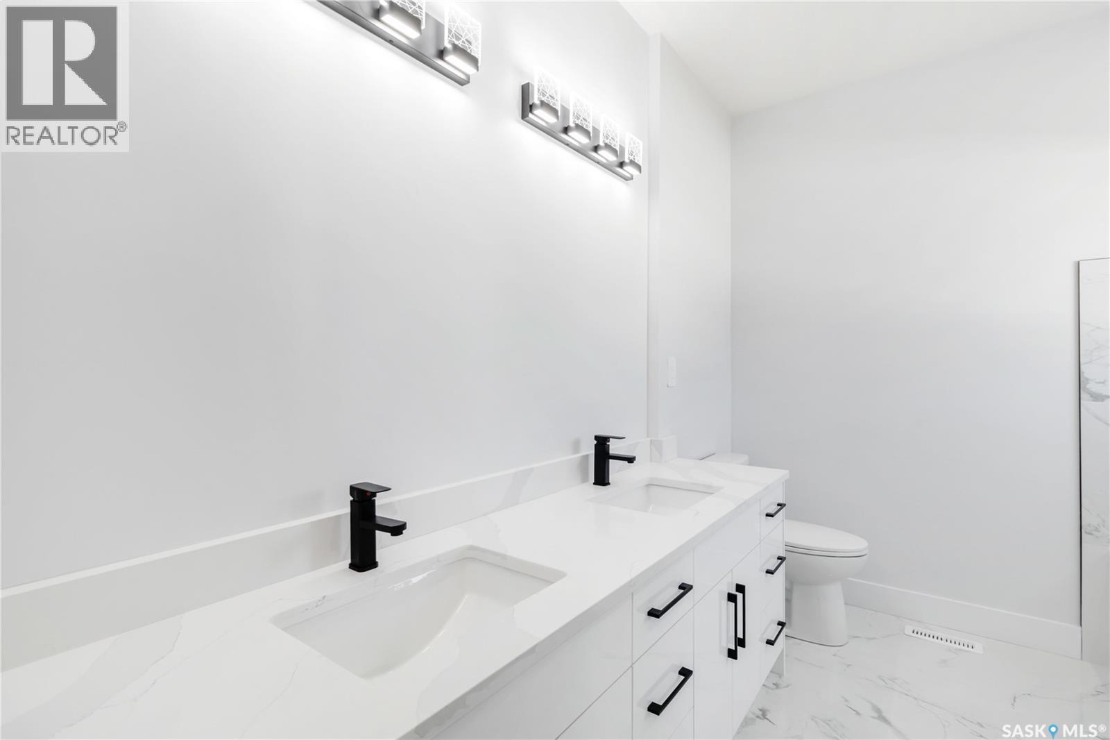 838 Ballesteros Crescent, Warman, SK - Indoor Photo Showing Bathroom