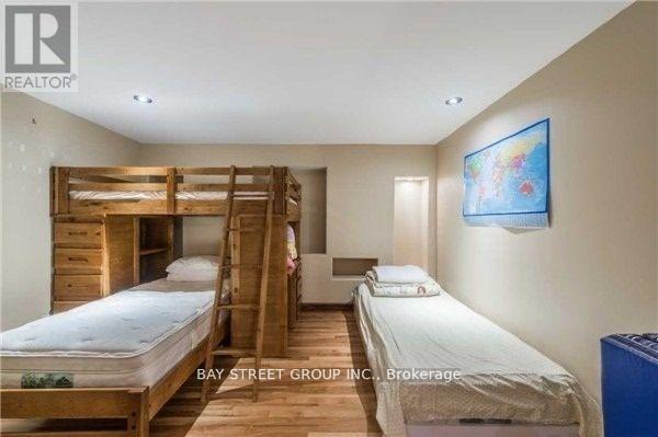 1588 Truscott Drive, Mississauga, ON - Indoor Photo Showing Bedroom
