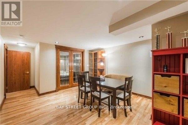 1588 Truscott Drive, Mississauga, ON - Indoor Photo Showing Dining Room