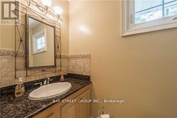 1588 Truscott Drive, Mississauga, ON - Indoor Photo Showing Bathroom