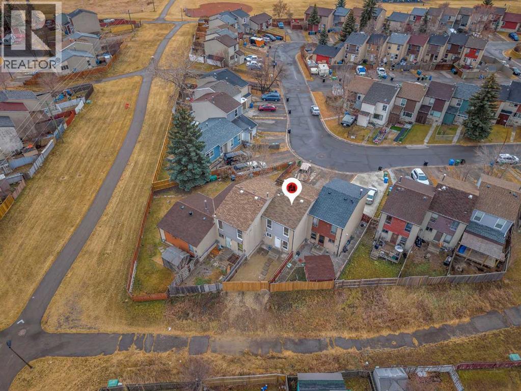 63 Penworth Close Se, Calgary, AB - With View