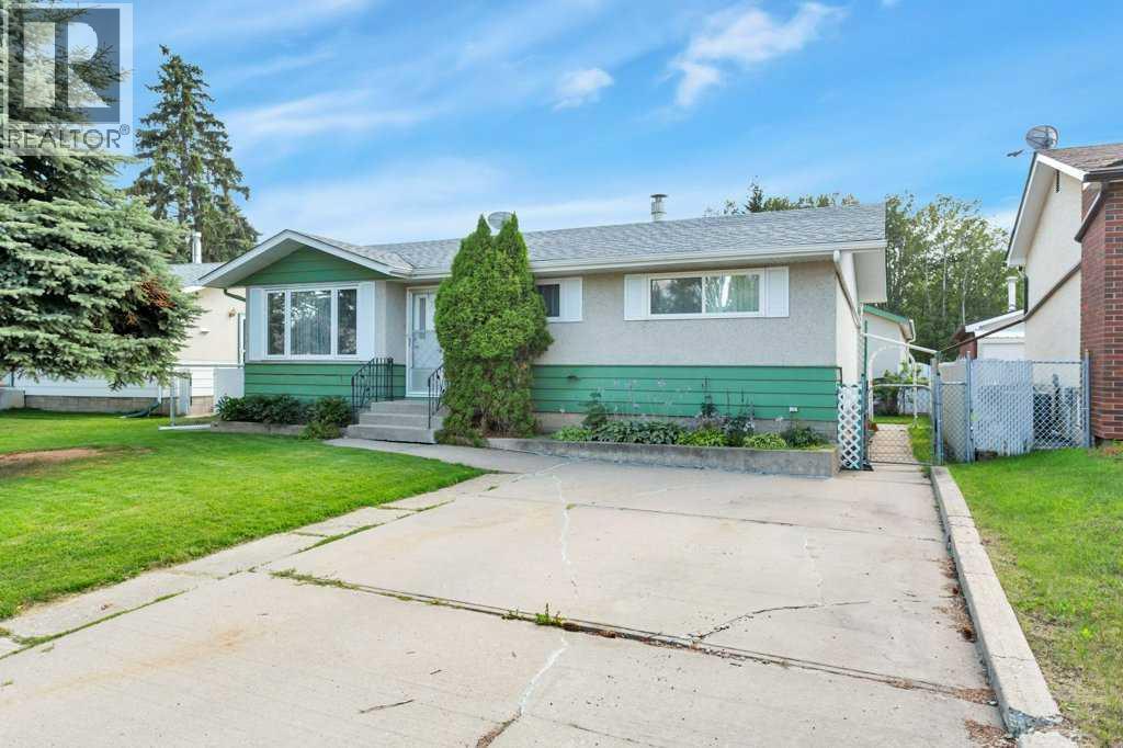 7 Ohio Close, Red Deer, AB - Outdoor With Facade