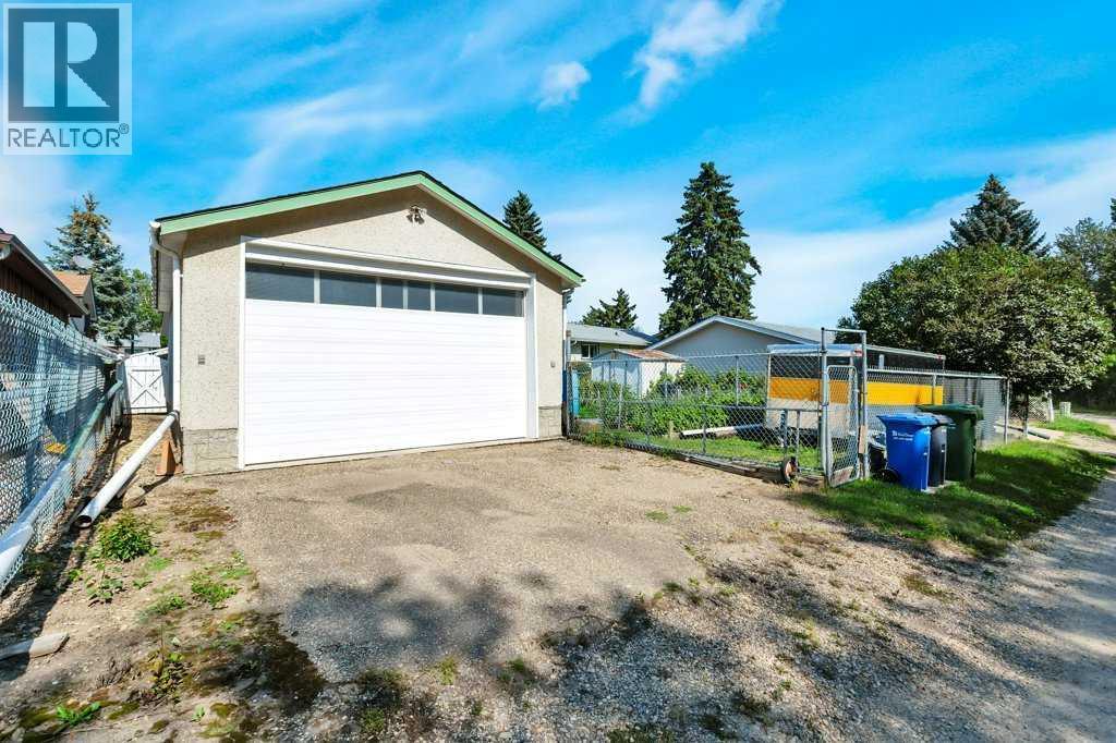 7 Ohio Close, Red Deer, AB - Outdoor