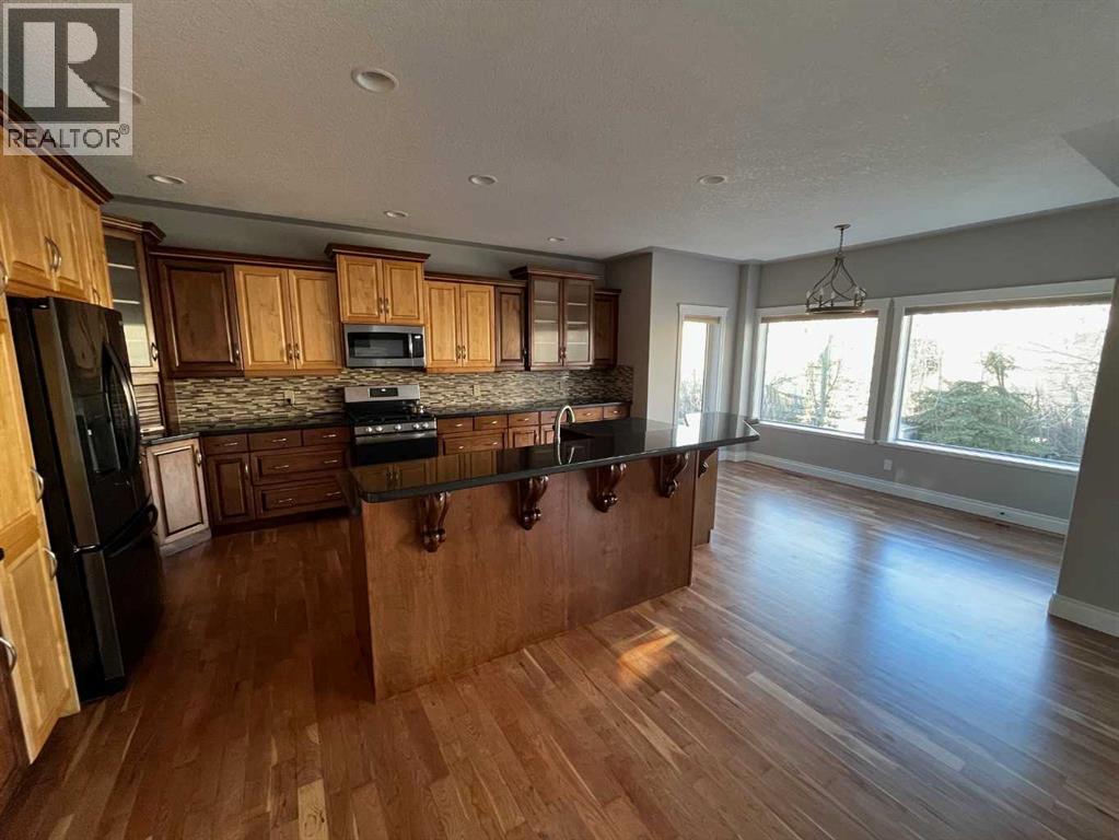 75 Royal Abbey Rise Nw, Calgary, AB - Indoor Photo Showing Kitchen