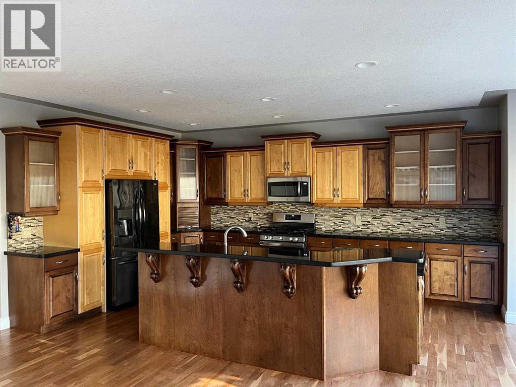 75 Royal Abbey Rise Nw, Calgary, AB - Indoor Photo Showing Kitchen