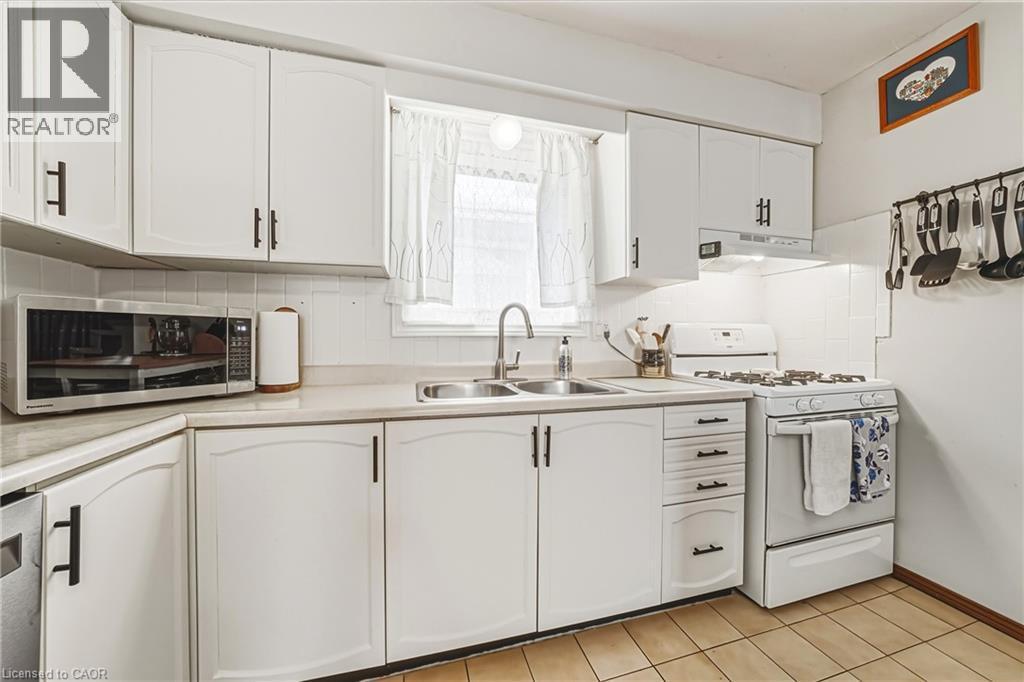 43 Everest Street, Hamilton, ON - Indoor Photo Showing Kitchen With Double Sink