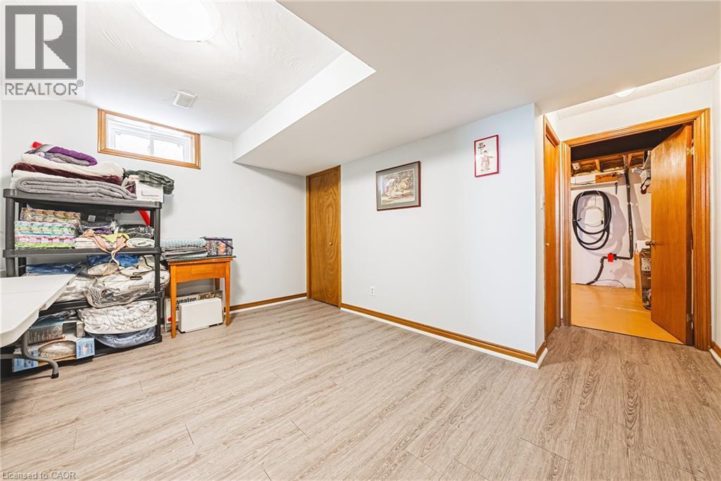43 Everest Street, Hamilton, ON - Indoor Photo Showing Other Room