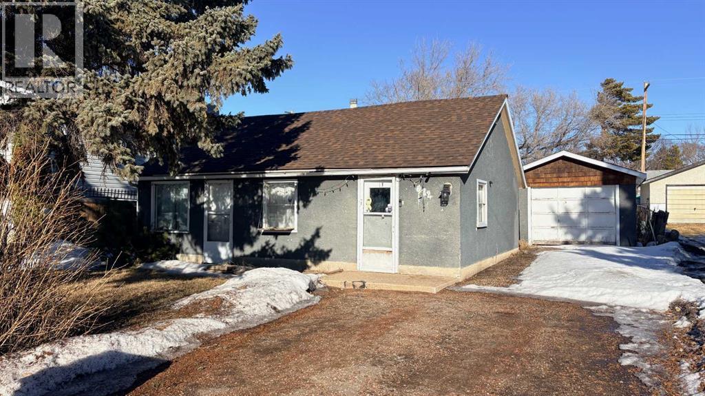 Front view! - 622 5 Avenue, Wainwright, AB - Outdoor