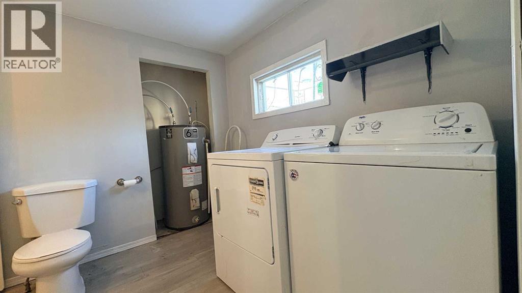 Bathroom/Laundry combo! - 622 5 Avenue, Wainwright, AB - Indoor Photo Showing Laundry Room