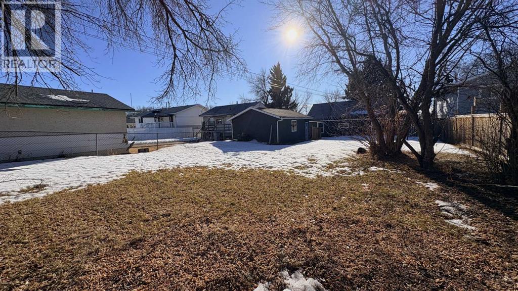 Large fenced back yard! - 622 5 Avenue, Wainwright, AB - Outdoor