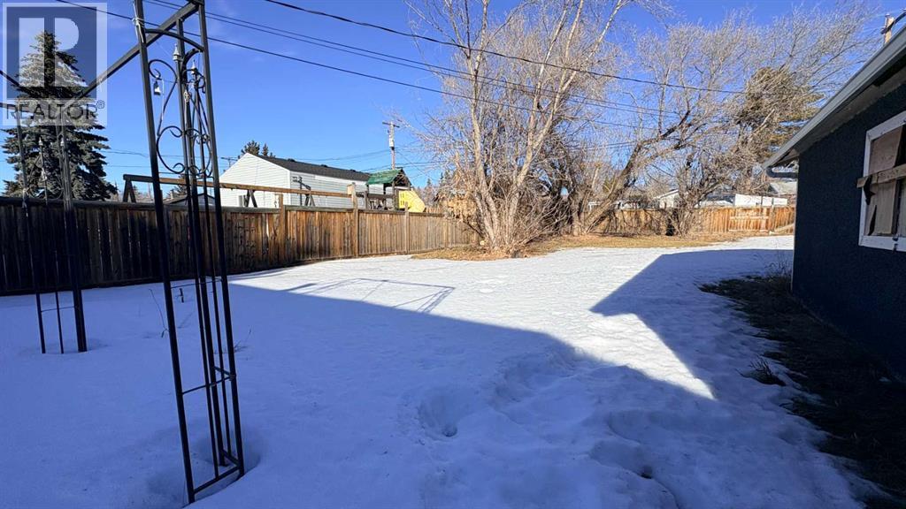 Large fenced back yard! - 622 5 Avenue, Wainwright, AB - Outdoor