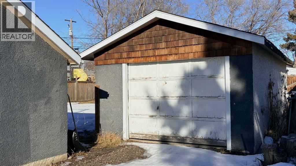 Single car garage! (24' X 14') - 622 5 Avenue, Wainwright, AB - Outdoor