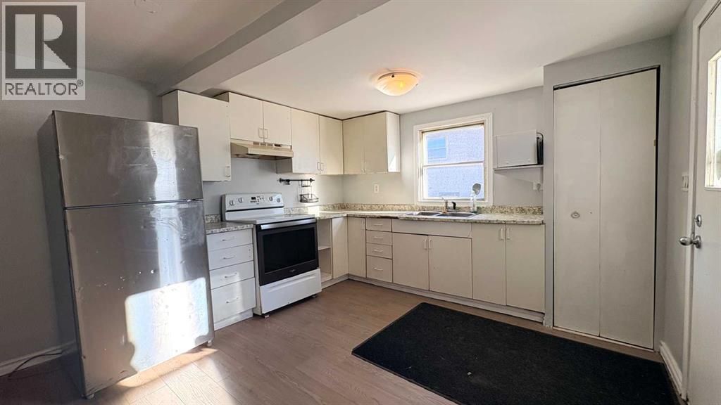 Open kitchen/dining/living room! - 622 5 Avenue, Wainwright, AB - Indoor Photo Showing Kitchen With Double Sink