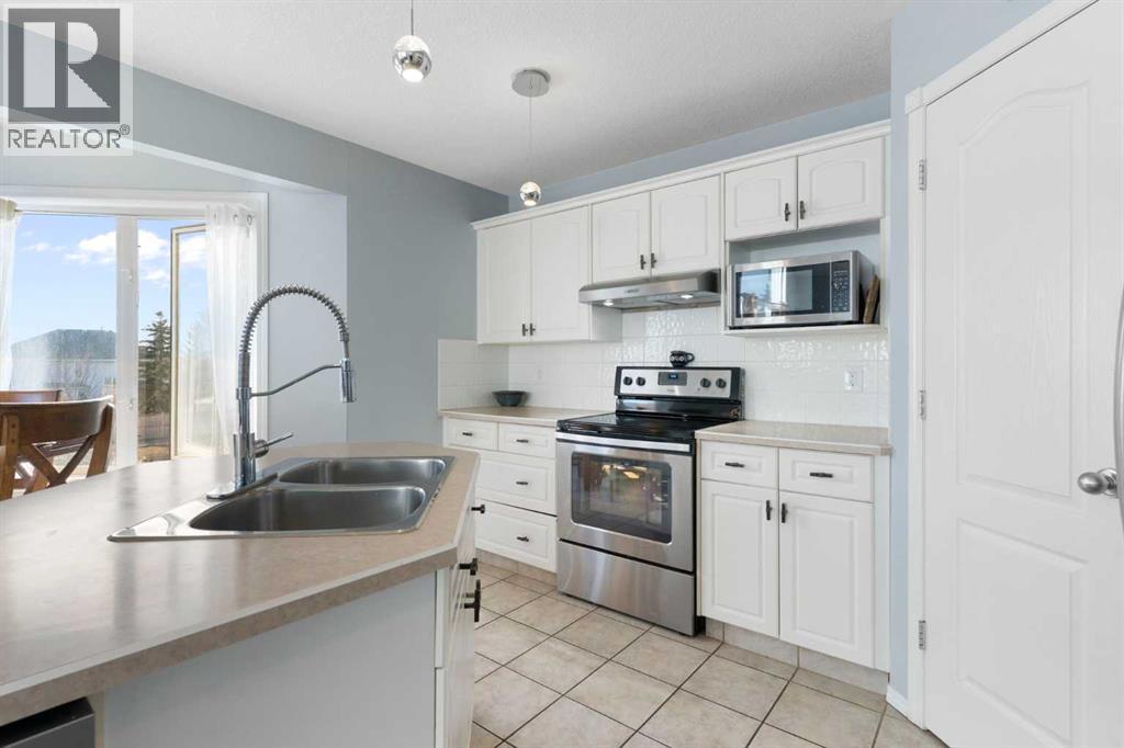 202 Schooner Close Nw, Calgary, AB - Indoor Photo Showing Kitchen With Stainless Steel Kitchen With Double Sink