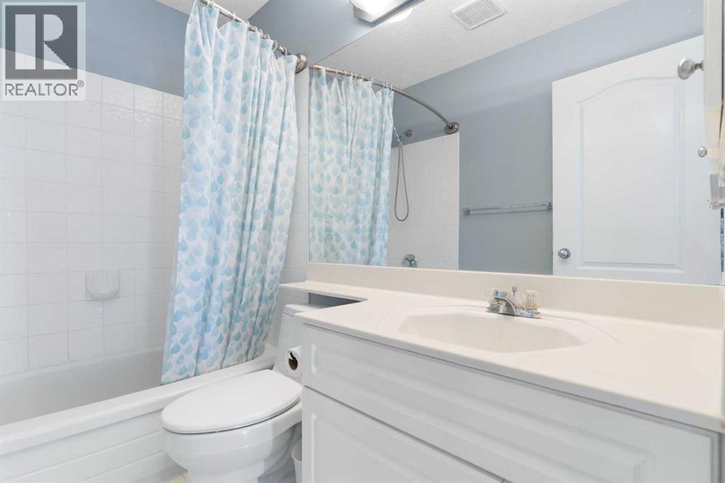 202 Schooner Close Nw, Calgary, AB - Indoor Photo Showing Bathroom