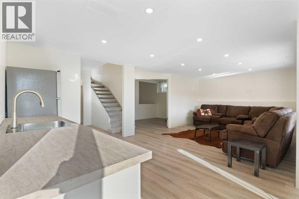 202 Schooner Close Nw, Calgary, AB - Indoor