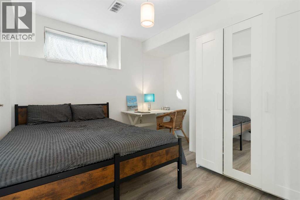 202 Schooner Close Nw, Calgary, AB - Indoor Photo Showing Bedroom