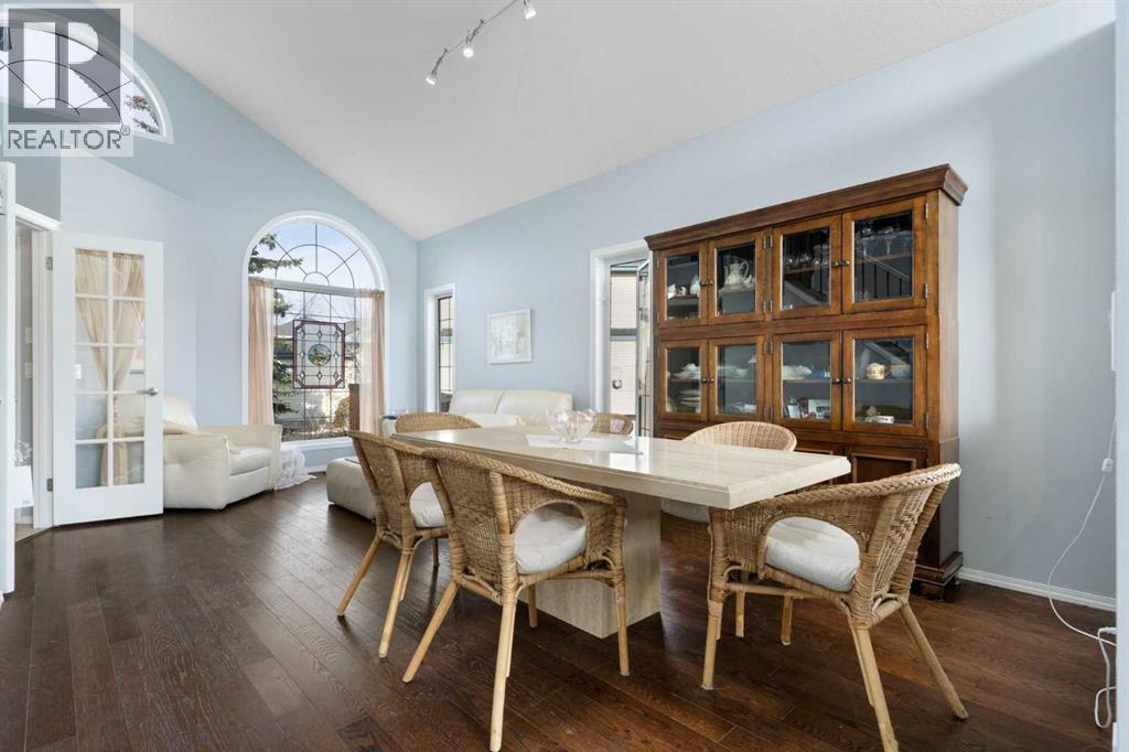 202 Schooner Close Nw, Calgary, AB - Indoor Photo Showing Dining Room