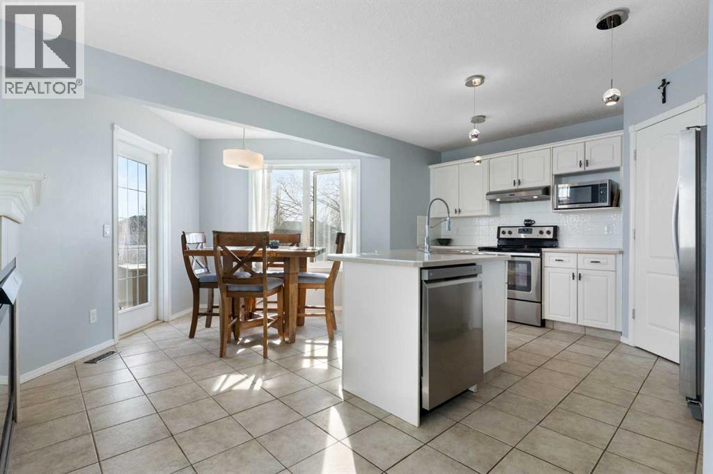 202 Schooner Close Nw, Calgary, AB - Indoor Photo Showing Kitchen With Stainless Steel Kitchen