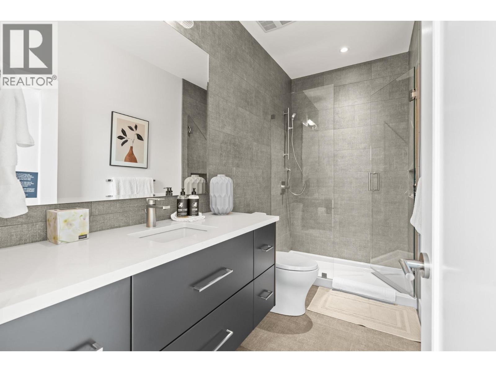 105 Predator Ridge Drive Unit# 22, Vernon, BC - Indoor Photo Showing Bathroom