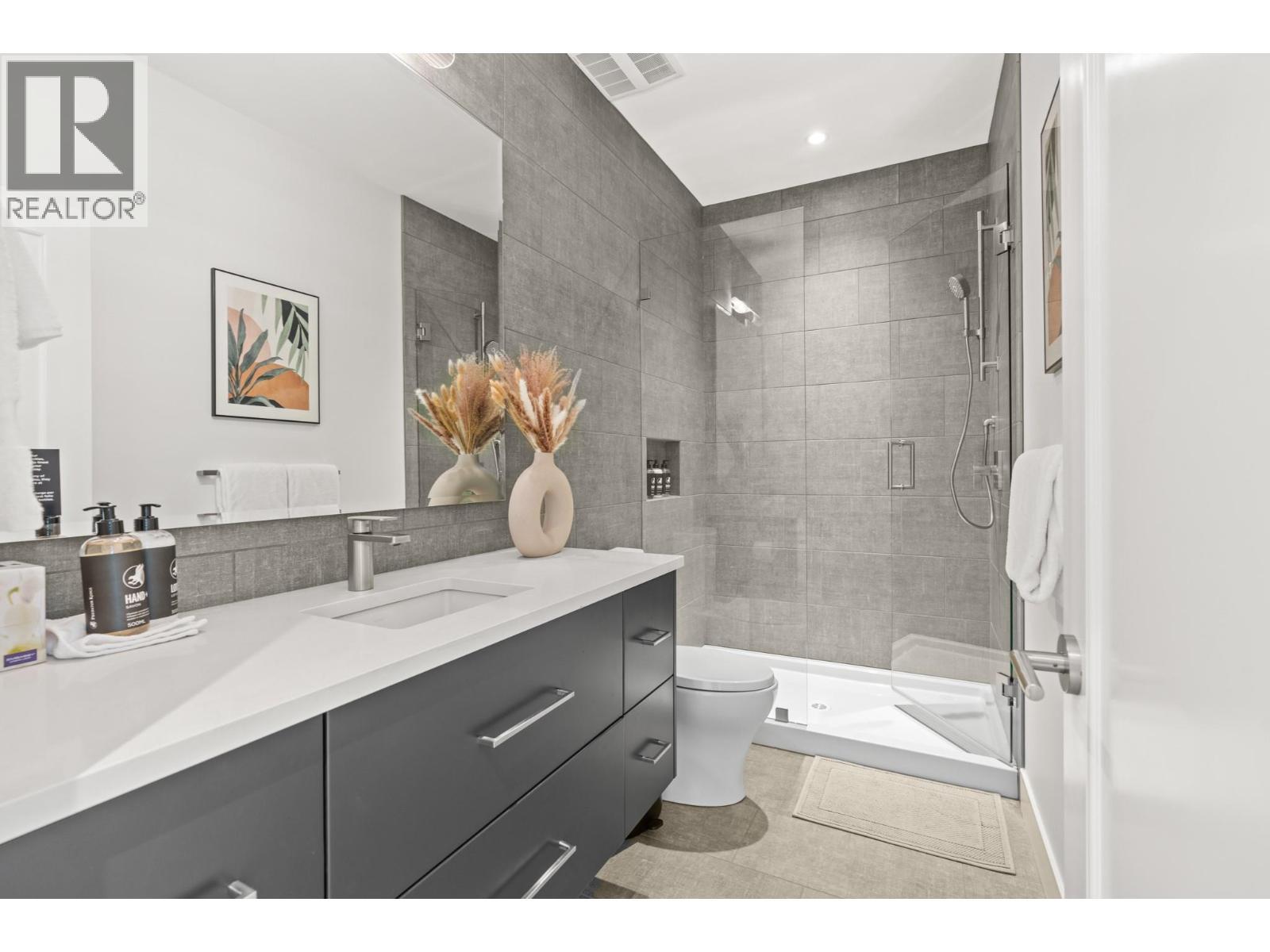 105 Predator Ridge Drive Unit# 22, Vernon, BC - Indoor Photo Showing Bathroom