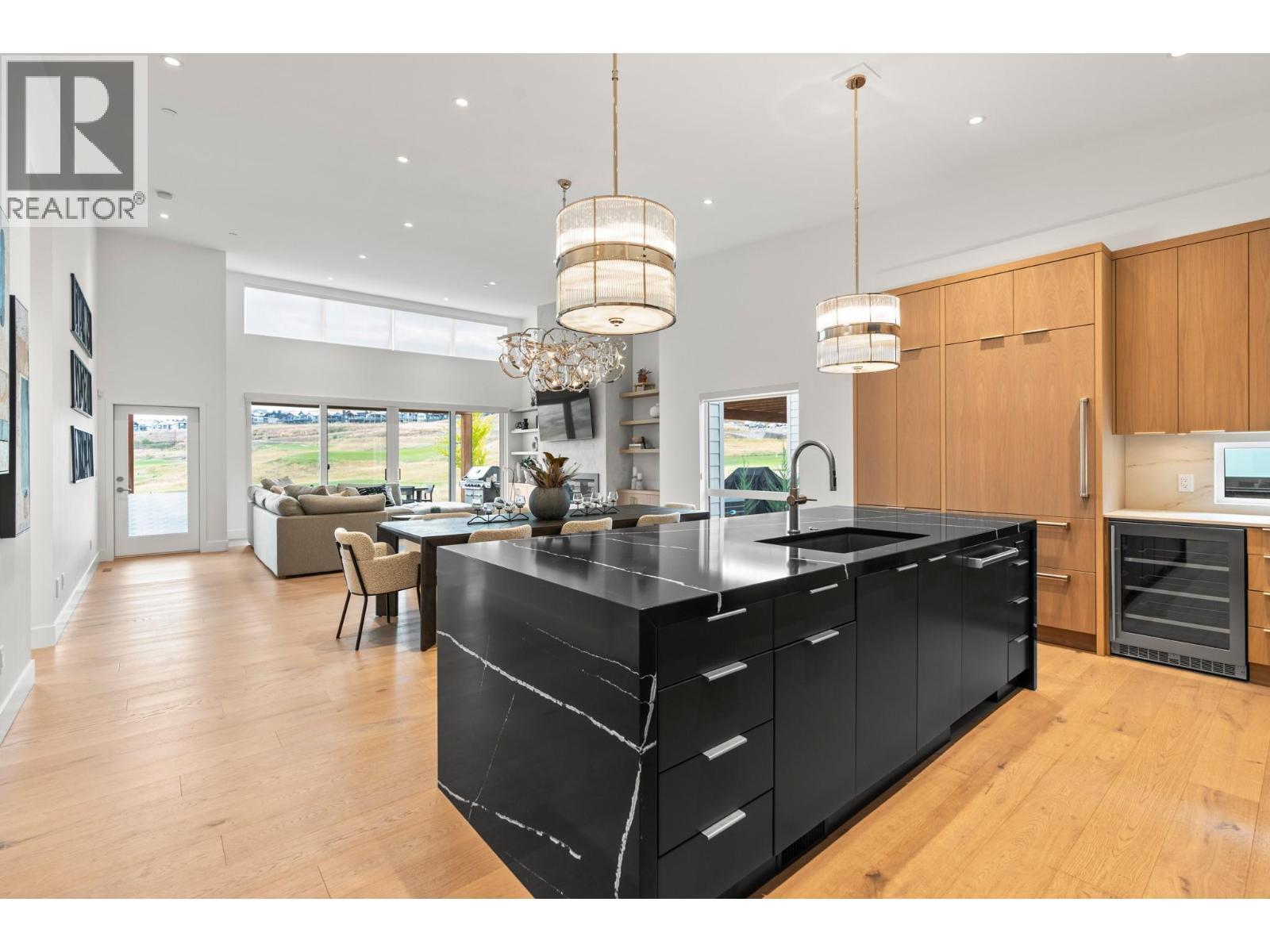 105 Predator Ridge Drive Unit# 22, Vernon, BC - Indoor Photo Showing Kitchen With Upgraded Kitchen
