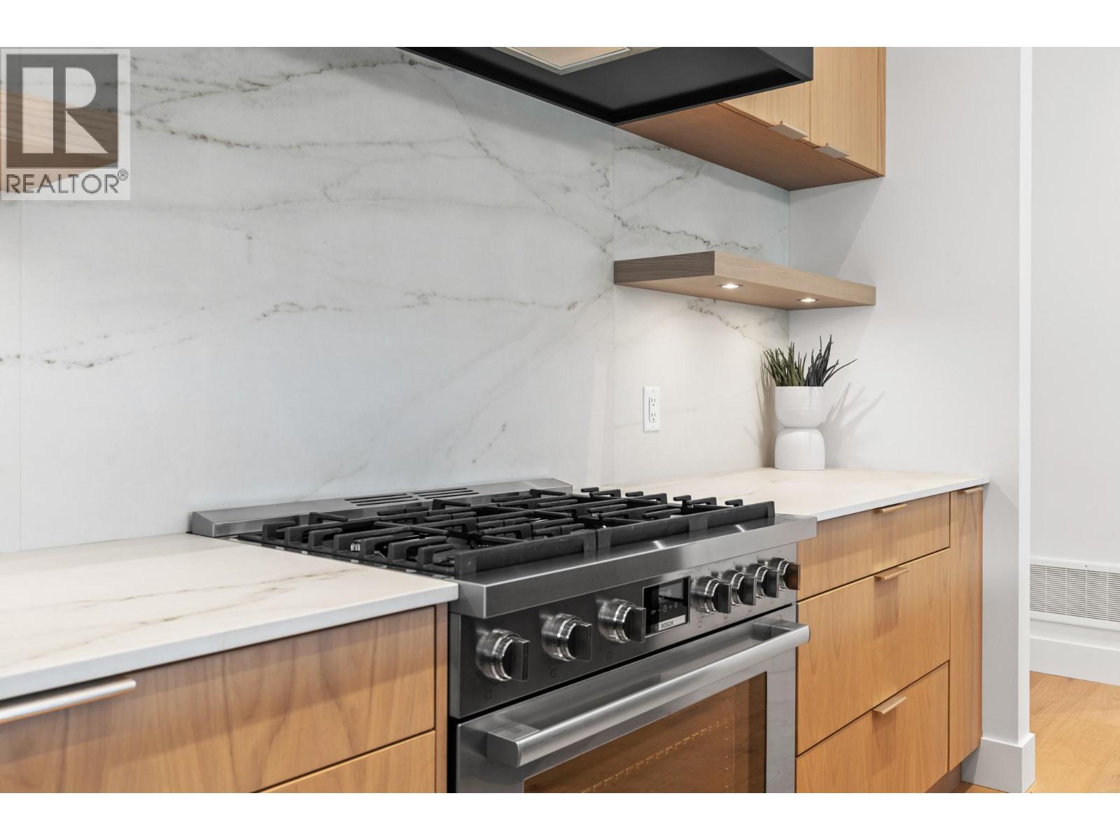 105 Predator Ridge Drive Unit# 22, Vernon, BC - Indoor Photo Showing Kitchen