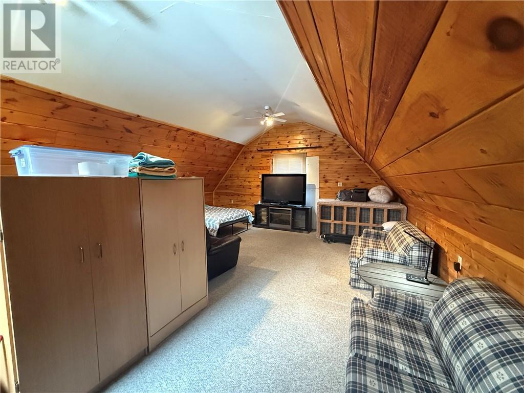 110 Champlain Trail, Westree, ON - Indoor Photo Showing Other Room