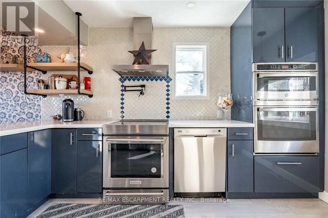 735 Beach Boulevard, Hamilton, ON - Indoor Photo Showing Kitchen