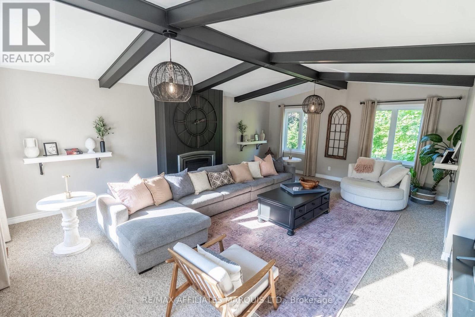 1733 Blakely Drive, Cornwall, ON - Indoor Photo Showing Living Room