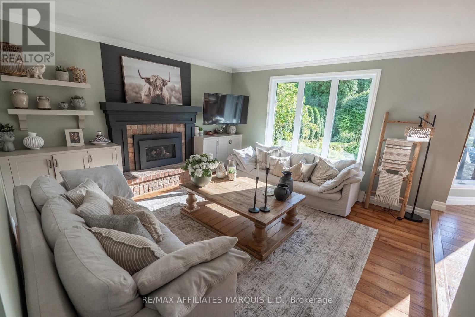 1733 Blakely Drive, Cornwall, ON - Indoor Photo Showing Living Room With Fireplace