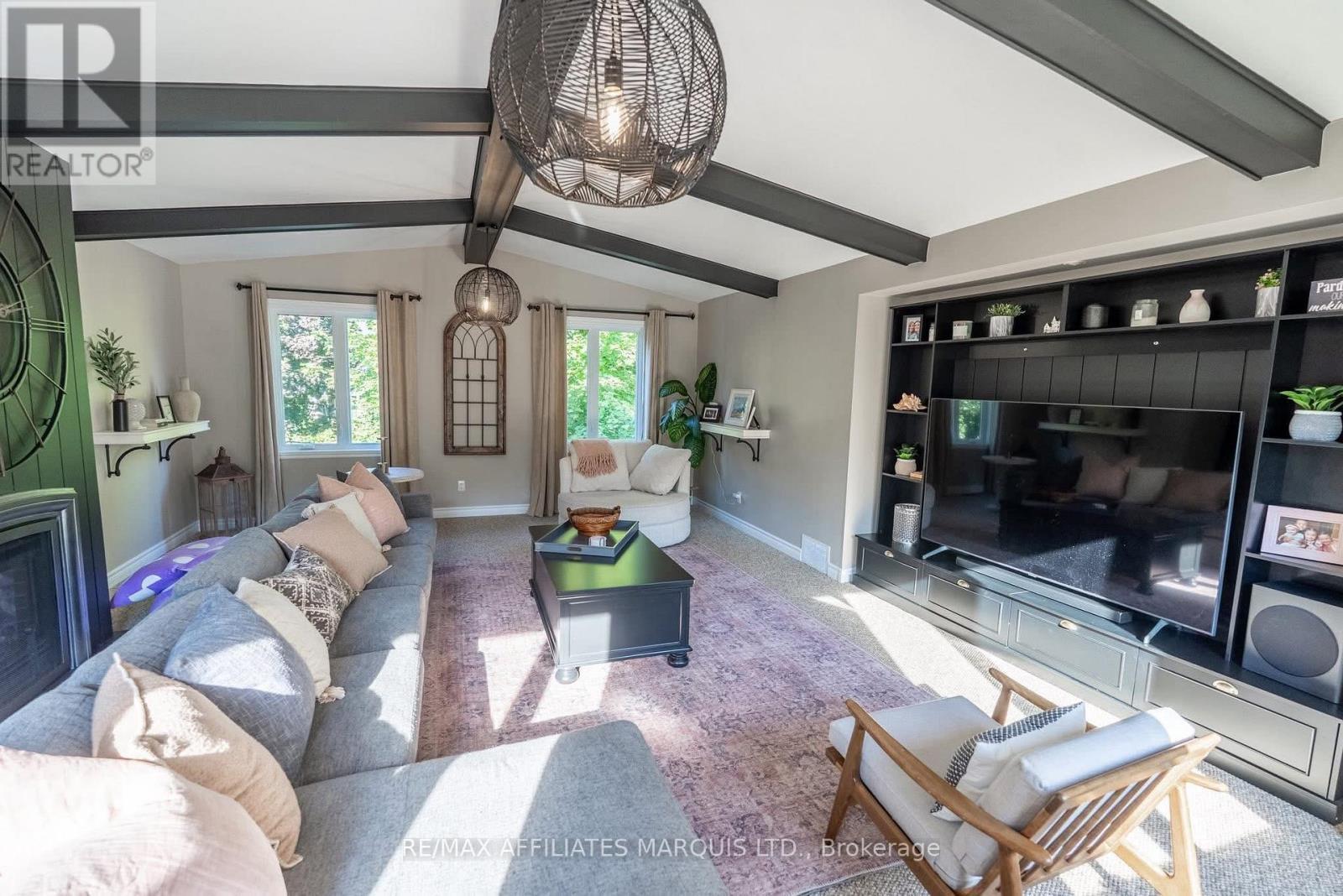 1733 Blakely Drive, Cornwall, ON - Indoor Photo Showing Living Room