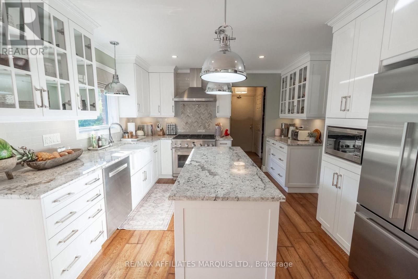 1733 Blakely Drive, Cornwall, ON - Indoor Photo Showing Kitchen With Upgraded Kitchen