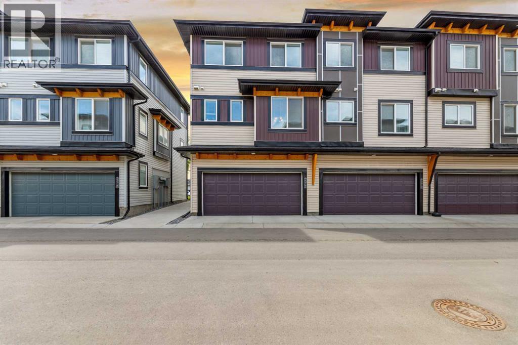 572 Savanna Boulevard Ne, Calgary, AB - Outdoor With Facade