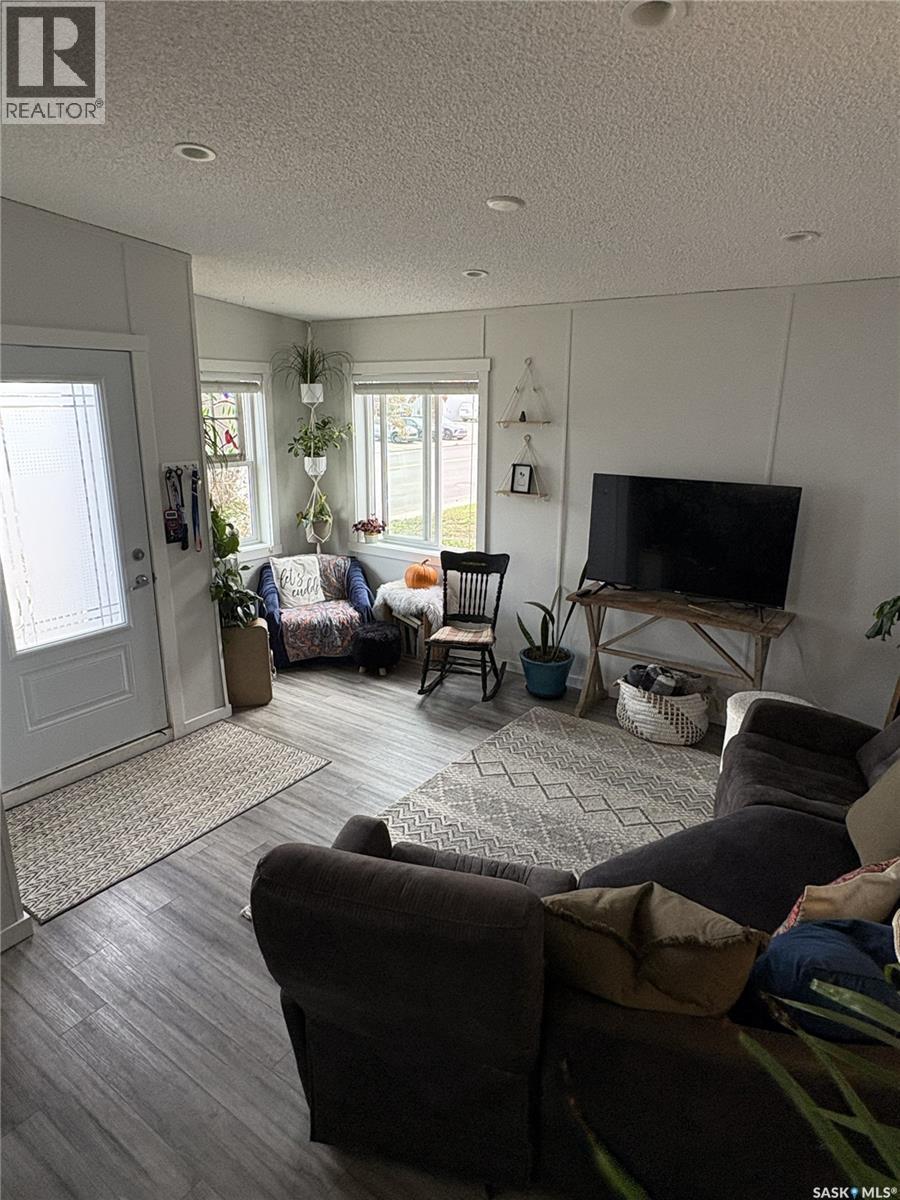 413 Railway Street, Kipling, SK - Indoor Photo Showing Living Room