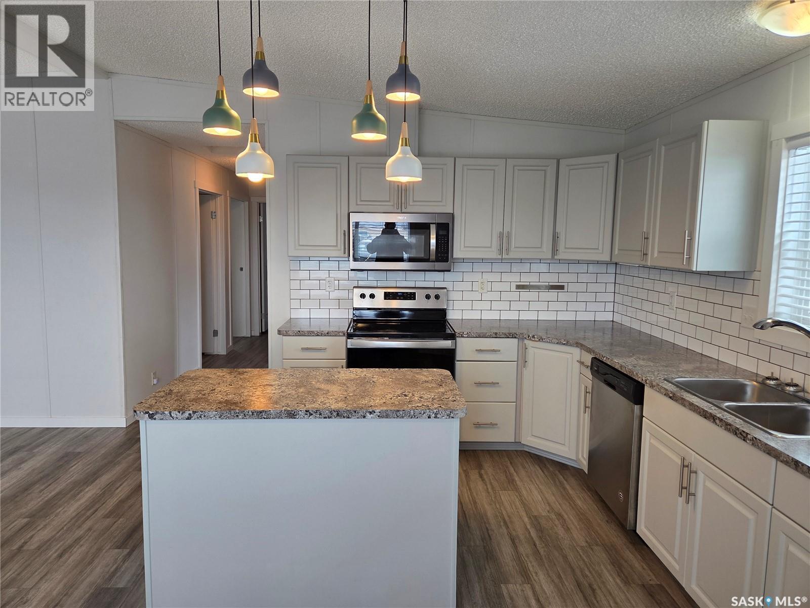 413 Railway Street, Kipling, SK - Indoor Photo Showing Kitchen With Double Sink With Upgraded Kitchen