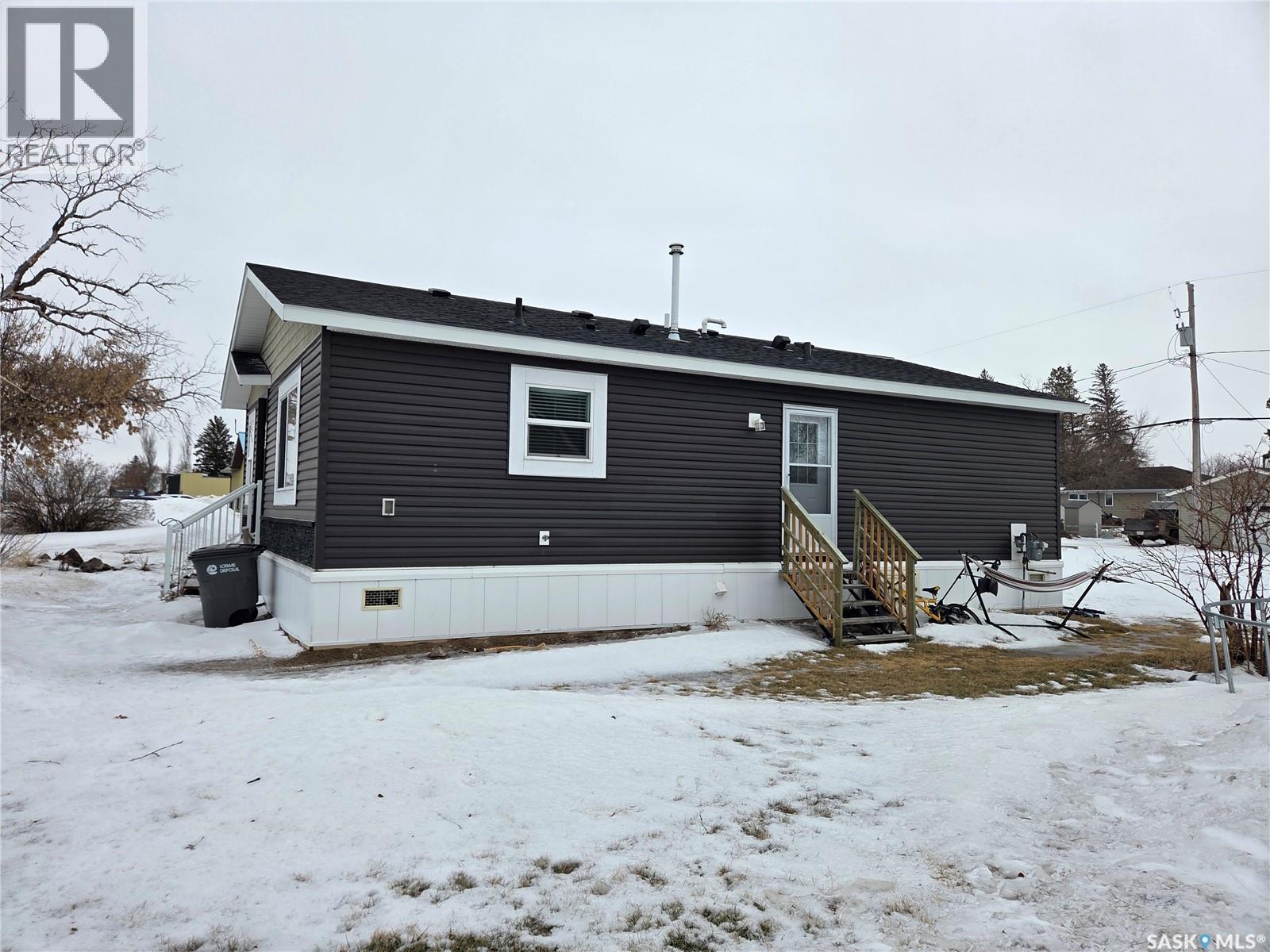 413 Railway Street, Kipling, SK - Outdoor