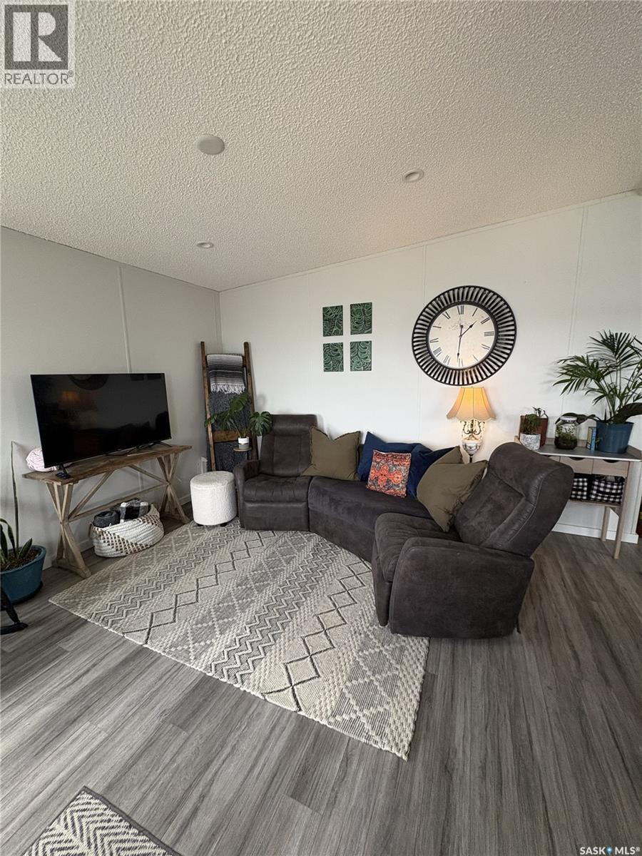 413 Railway Street, Kipling, SK - Indoor Photo Showing Living Room