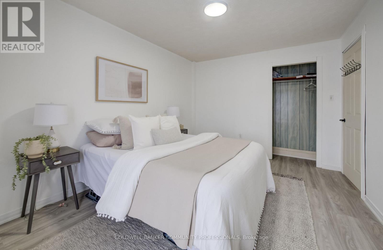 83 Sanford Avenue N, Hamilton, ON - Indoor Photo Showing Bedroom