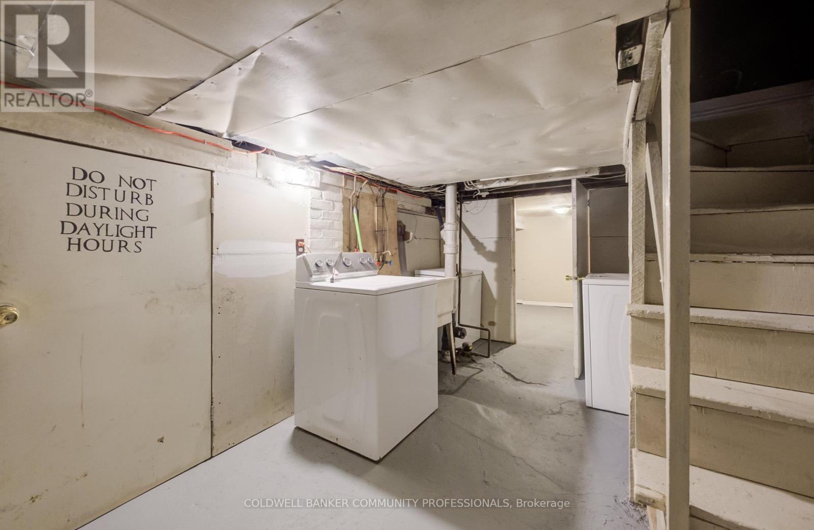 83 Sanford Avenue N, Hamilton, ON - Indoor Photo Showing Laundry Room
