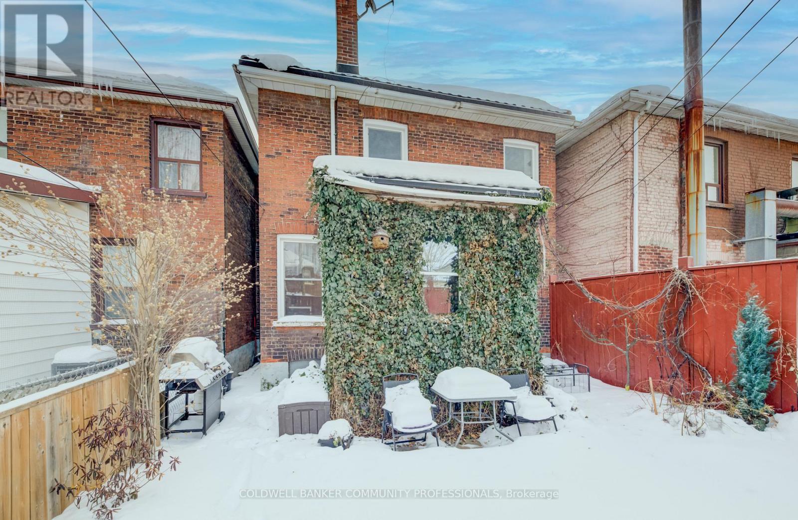 83 Sanford Avenue N, Hamilton, ON - Outdoor