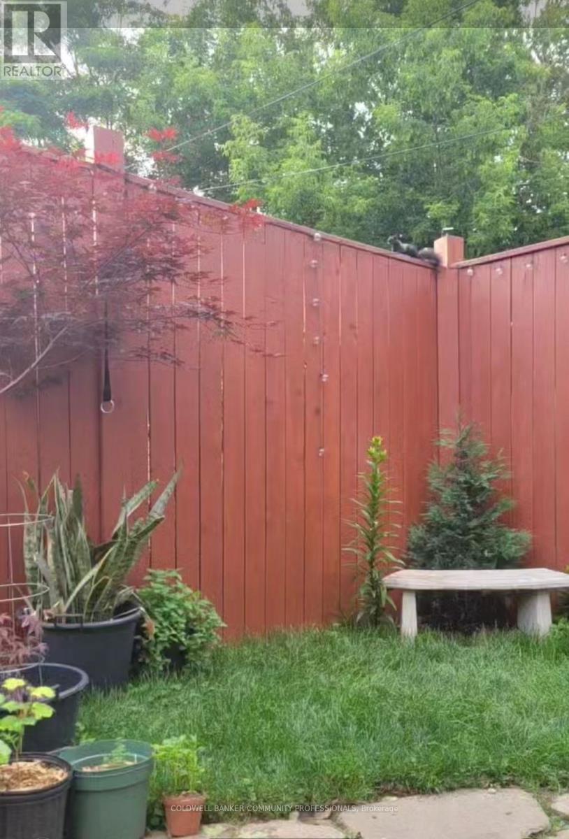 83 Sanford Avenue N, Hamilton, ON - Outdoor