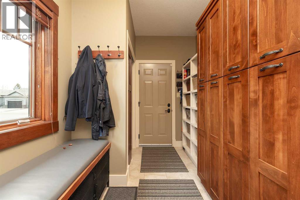 1003 Canyon Boulevard W, Lethbridge, AB - Indoor