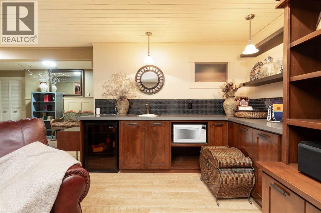 1003 Canyon Boulevard W, Lethbridge, AB - Indoor